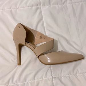 Jones and New York slightly used Nude Pumps.